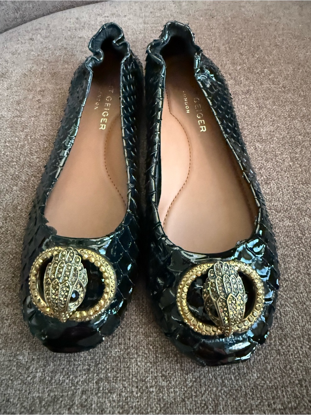 Kurt Geiger Black Patent Quilted Ballet Flats with Gold Medallion 38.5